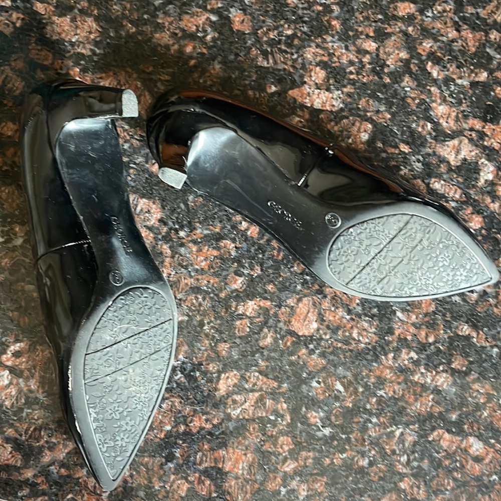 George Heels - Picture 4 of 4